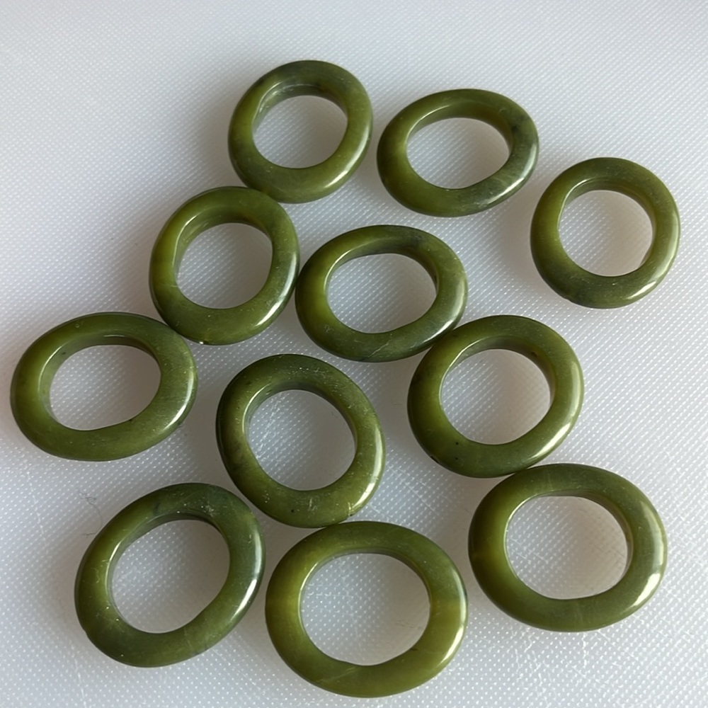 “Jadeite” color-cool cactus 30 x 35 mm oval 11 pieces